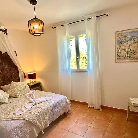 فيلة Catalina Sant'Antonino